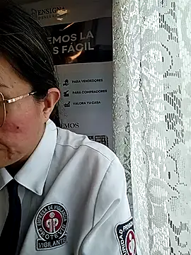 Chatroom XXX en direct de Valentina--1