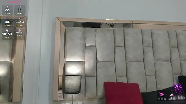 Titan_Moreno_: διαδικτυακό σόου στην κάμερα