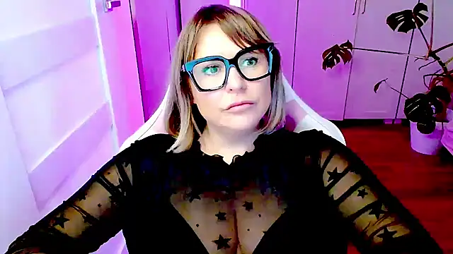 แชท XXX สดของ teaseDiana