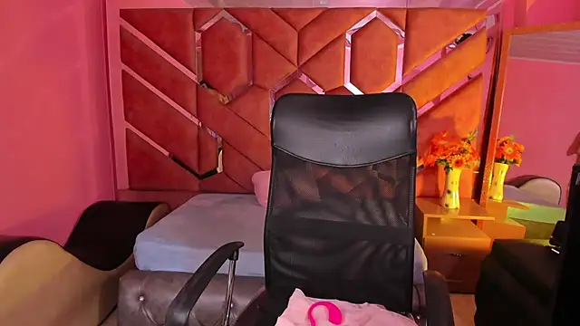 Eimy_Sexy_ Adlı Modelin Canlı XXX Sohbeti