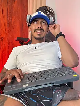 Latinmoster_boss élő XXX-chatje