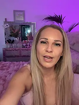 JolieSky Adlı Modelin Canlı XXX Sohbeti