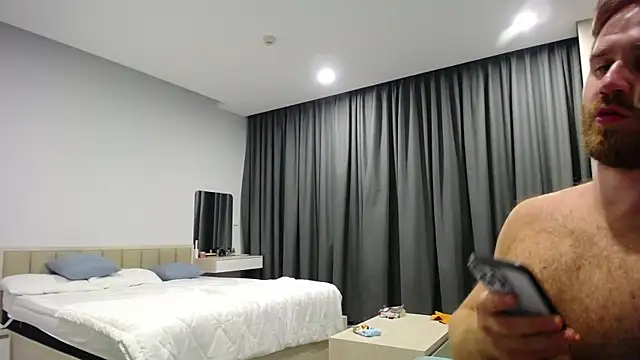 LorenzoLux Chat XXX in diretta