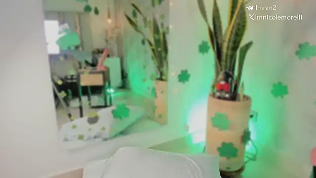 Nicolemorelli2: διαδικτυακό σόου στην κάμερα