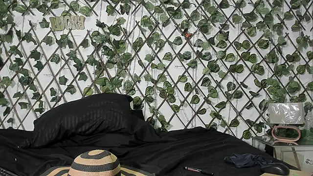 دردشة LittlePeach_ الجنسية المباشرة