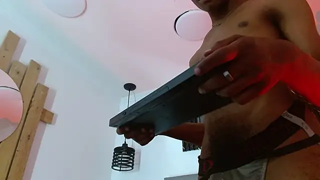 Santiago_Ortiz_ Pertunjukan Webcam