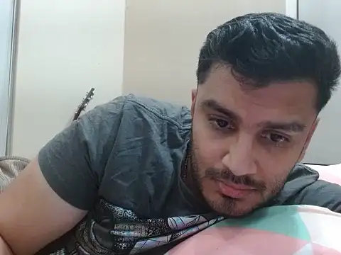 robintoit: διαδικτυακό σόου στην κάμερα