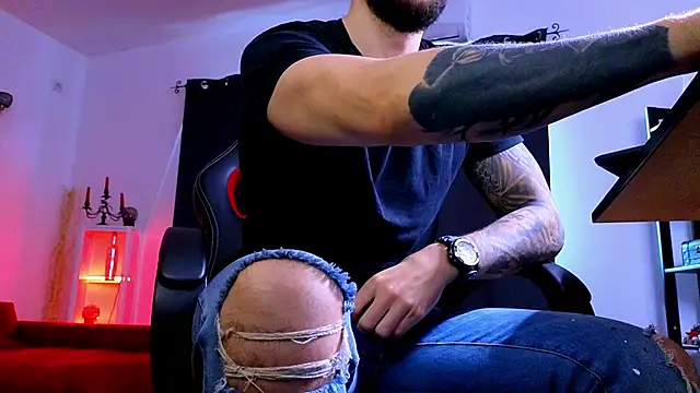 MightyAaron66 Adlı Modelin Canlı XXX Sohbeti