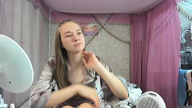 leila_bambi_'s Live XXX Chat