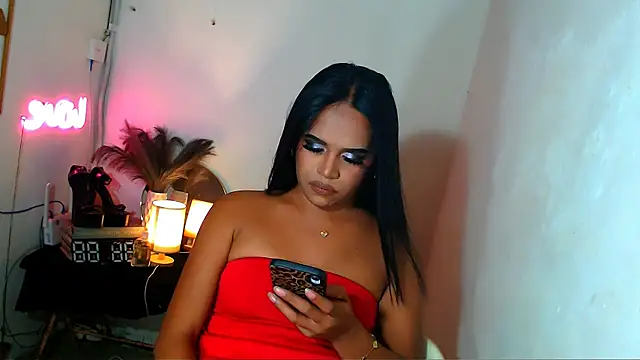 Lorainnelustts Adlı Modelin Canlı XXX Sohbeti