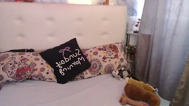 Nicolelewllss Chat XXX in diretta