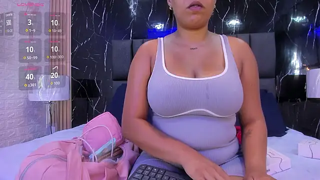 BustyGlowのライブXXXチャット