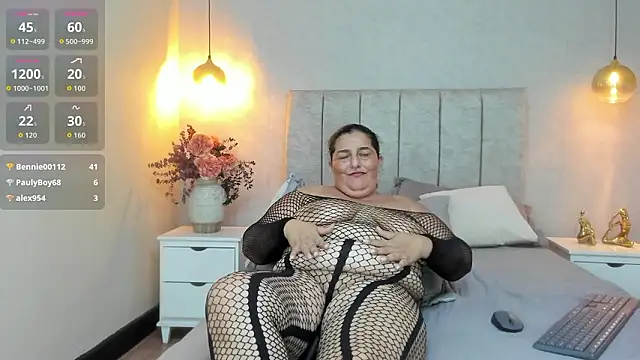 zara_milf: онлайн-секс-чат