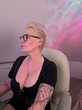 Pokazy przed kamerką – German_Milf