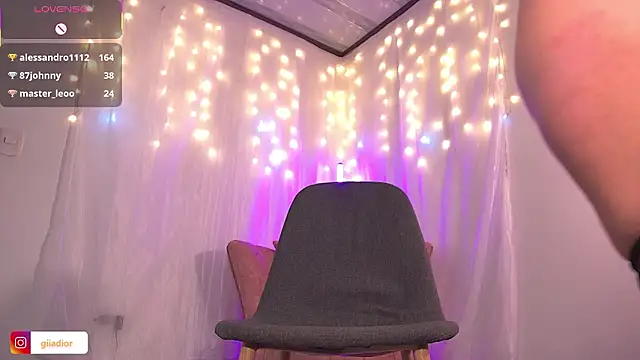 Chat +18 de Giiadior1 ao vivo