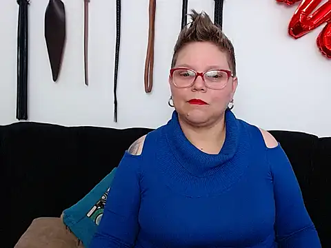 Chat +18 de Leah_R ao vivo