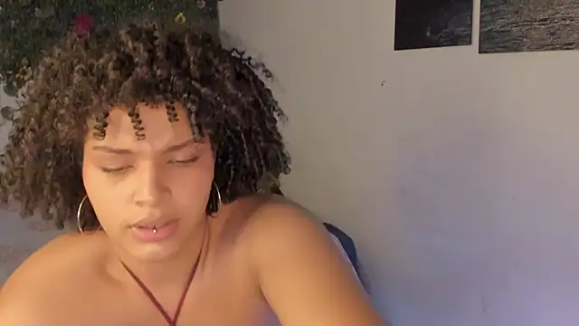 Chat XXX en directo de chloe_kisses