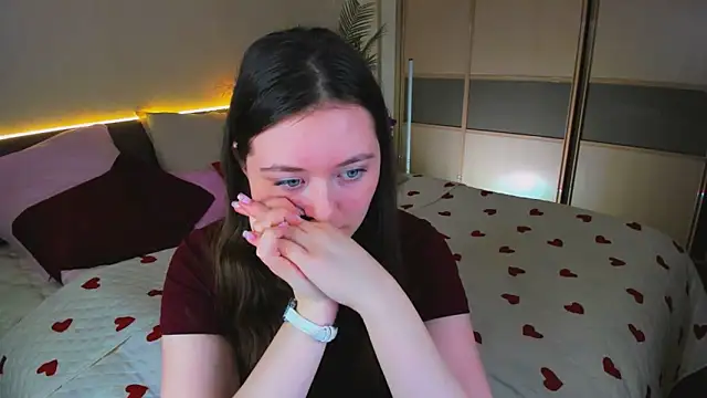 AlluringLookk Webcam Show