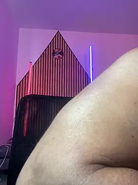 magnumchris 即時 XXX 聊天