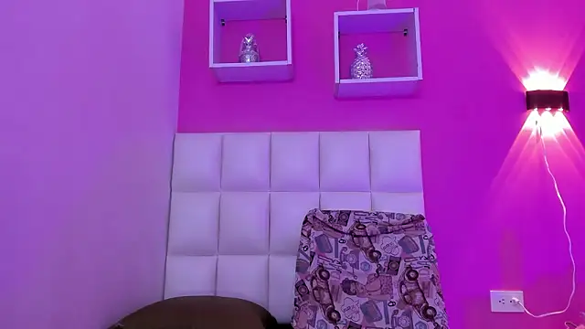 Rebecca_Sandoval Show in webcam