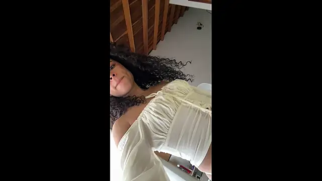 GabriSaenz Show in webcam