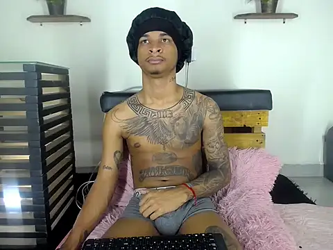 Czat XXX na żywo – Tatoo_Noah