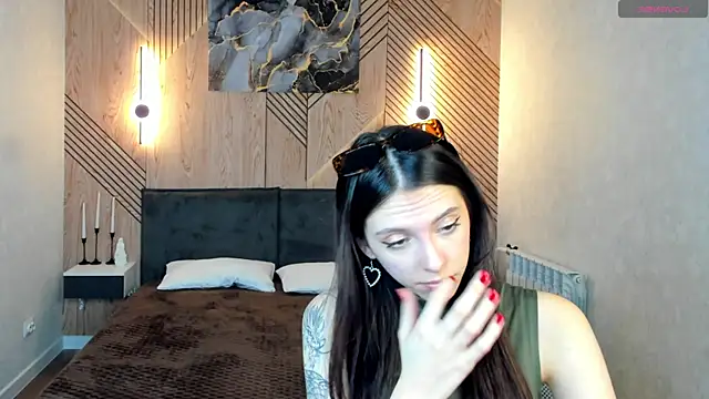 Chat +18 de elise_robbie ao vivo