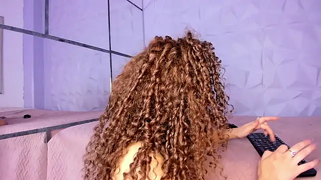 _LittleLia live XXX chat