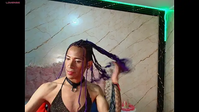 Вебкам-шоу monserrat_petite