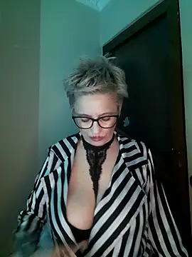 LunaBlaise – Naživo XXX chat