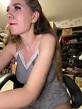 Chatroom XXX en direct de didihairypussy