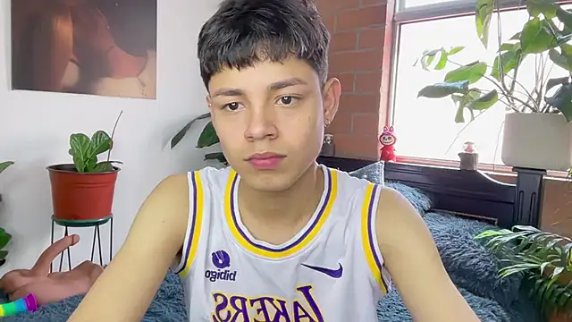 Chat +18 de Andy_Belier23 ao vivo