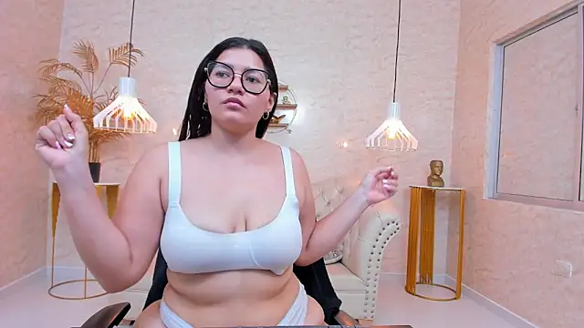 Chat +18 de Mia_Curvyy ao vivo
