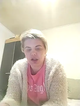 XXX chat uživo modela LushLoveee