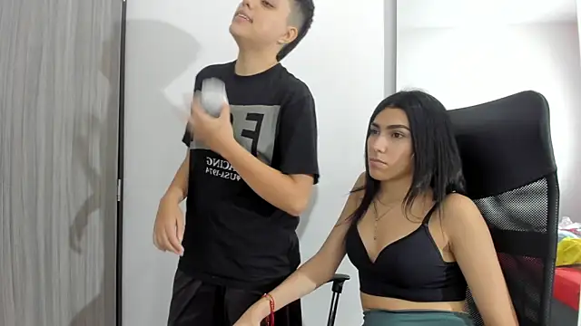 ariloe_quintero's Live XXX Chat