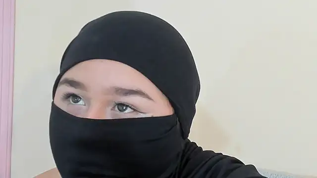 _zharaa's Live XXX Chat