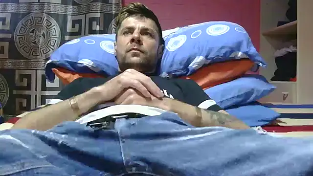 Pintiliescu élő XXX-chatje