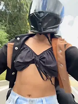 แชท XXX สดของ TaylorrHill