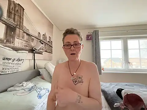 Curvy-Jinx Live XXX Chat