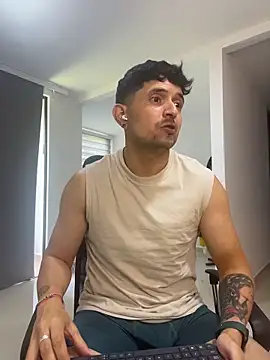 Show modela TroyeSavage na web-kameri