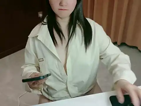 zq385718492 在線直播表演