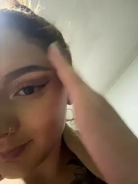 Emiily_WのライブXXXチャット