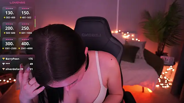 MilaSecrett 即時 XXX 聊天