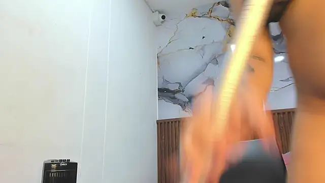 Holly_22 即時 XXX 聊天