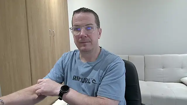 BrettJ81 Live XXX Chat