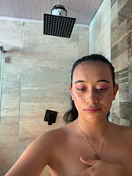 l0lita_emi's Webcam Show