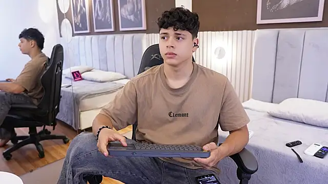 Chatroom XXX en direct de Ethan_occonor