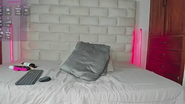 XXX chat uživo modela HollyGrey_