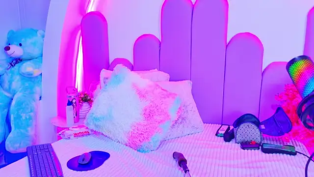 NathaxaLeans live XXX chat