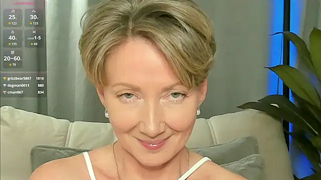 AkexandraFix élő XXX-chatje